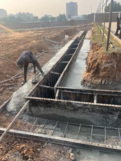 Diaphragm wall trench under construction